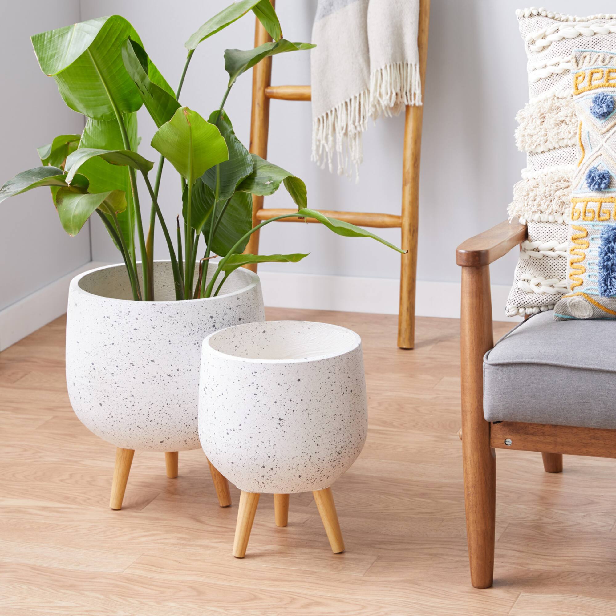 Set of 2 White MgO Contemporary Planter 17", 15"
